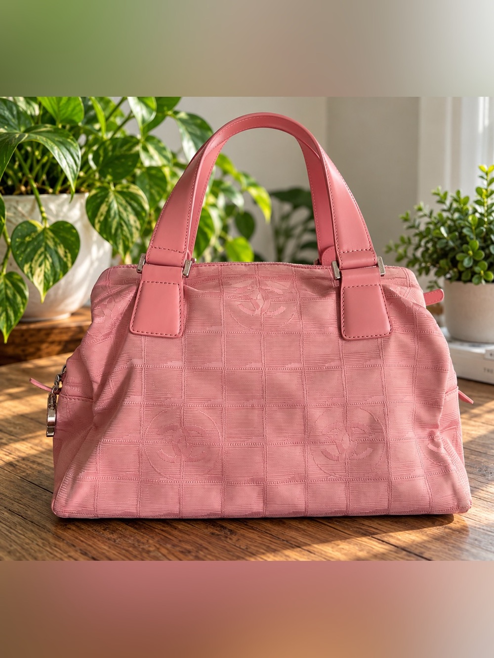 AUTHENTIC CHANEL Vintage Pink CC Logo Tote Bag – Rare Pink-on-Pink Jacquard